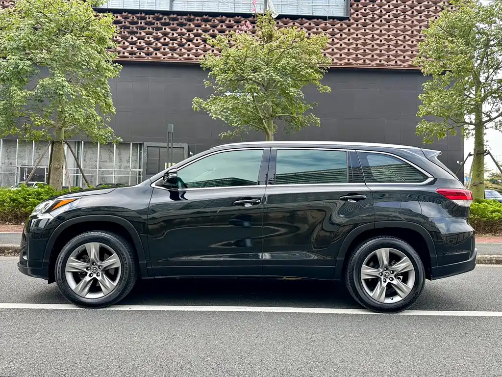 Toyota Highlander — фото 3
