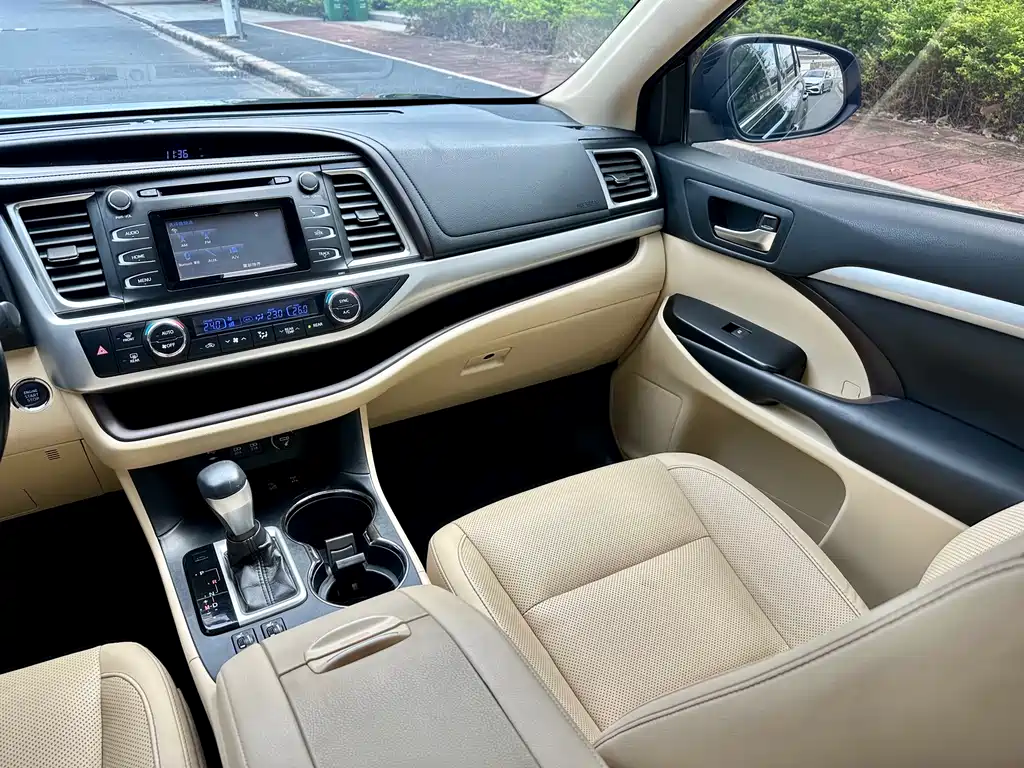Toyota Highlander — фото 22