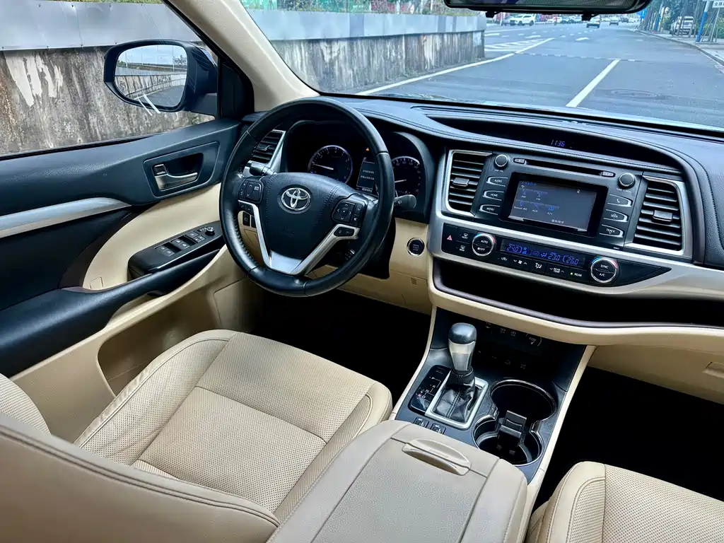 Toyota Highlander — фото 23