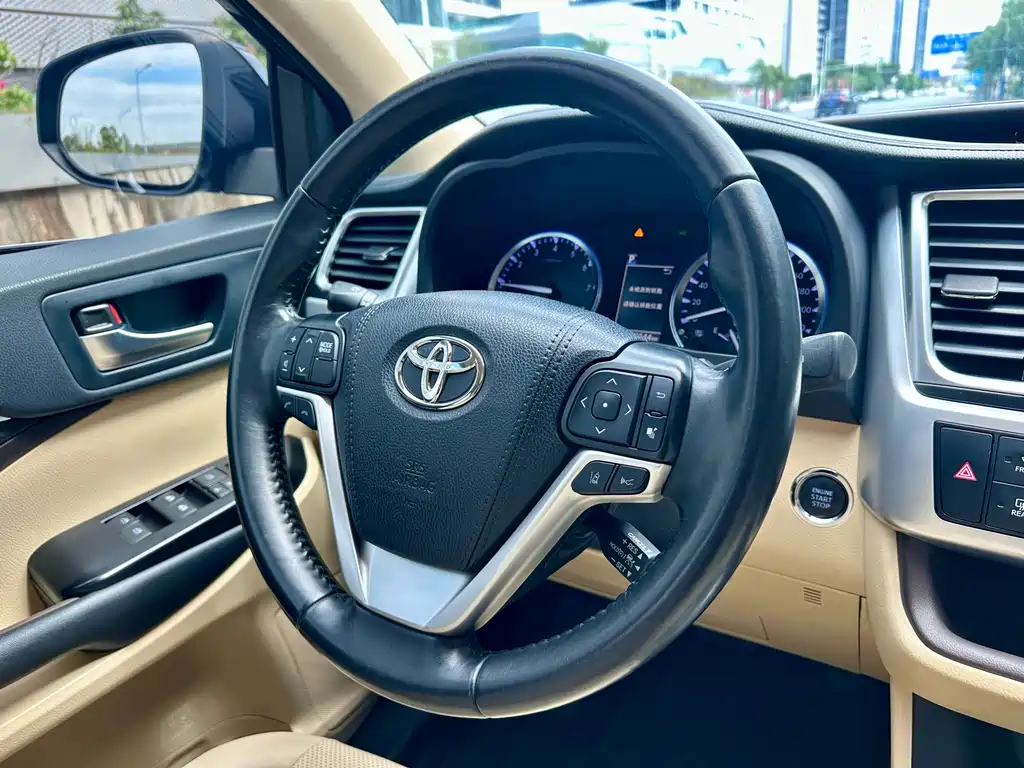 Toyota Highlander — фото 25