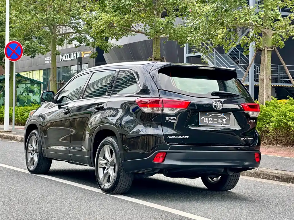 Toyota Highlander — фото 4
