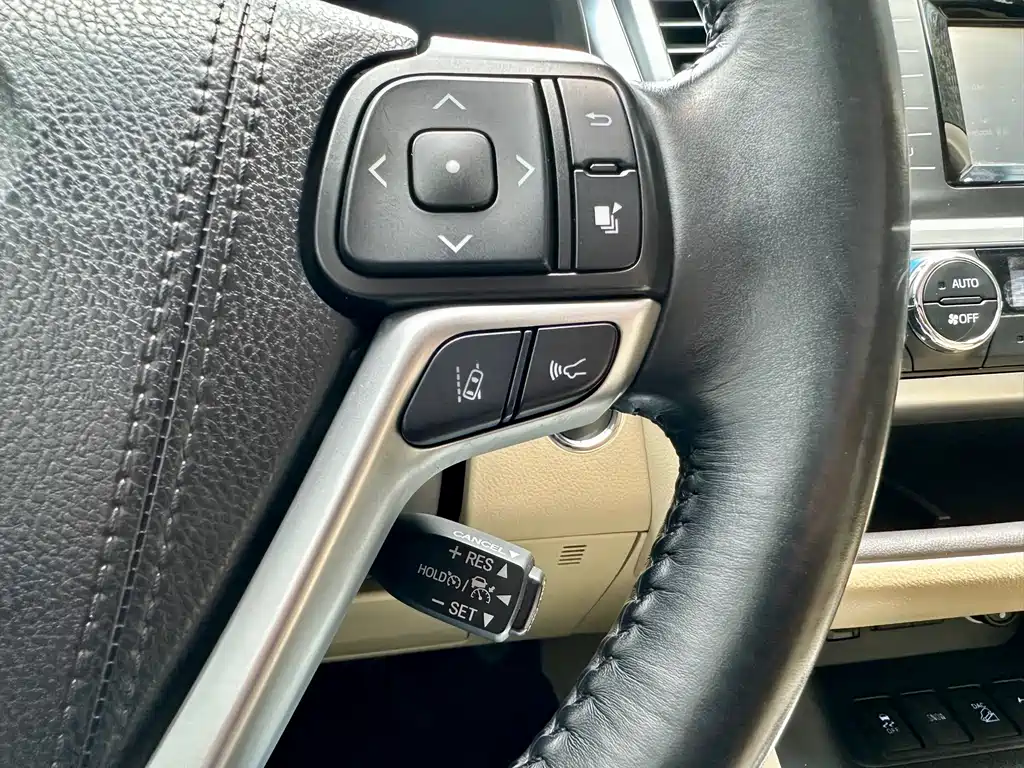 Toyota Highlander — фото 10