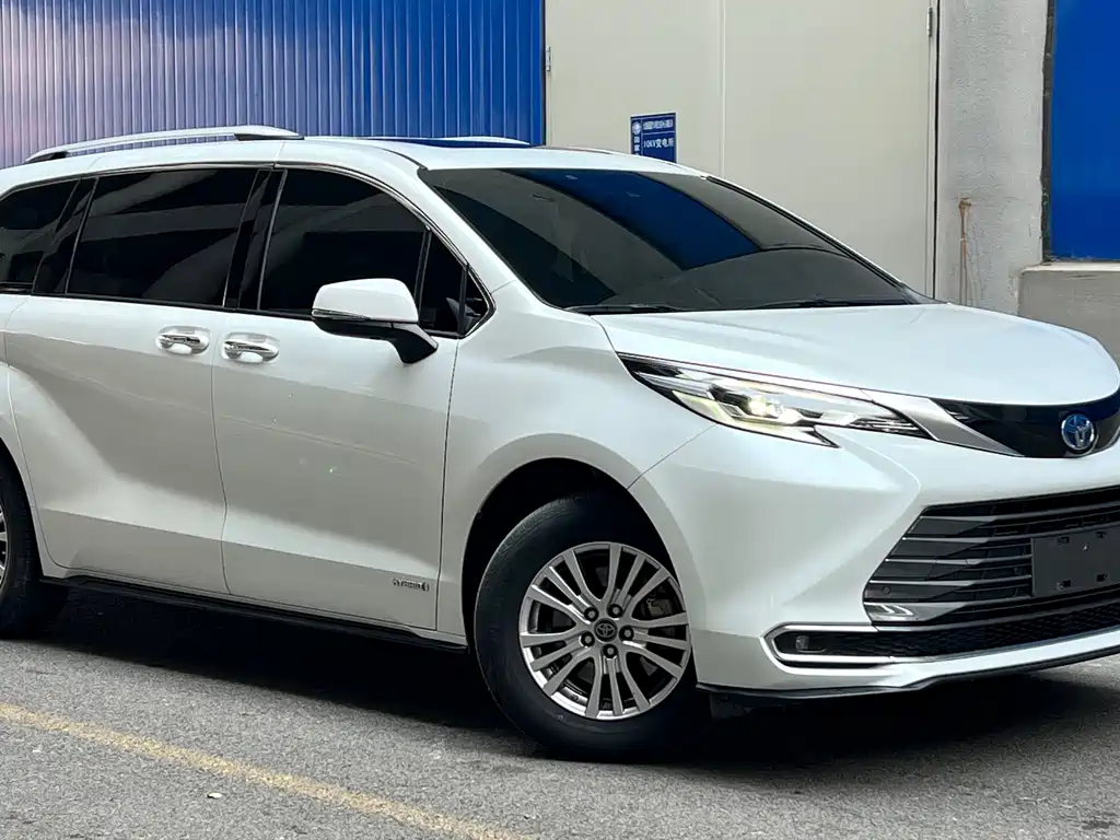 Toyota Sienna — фото 4