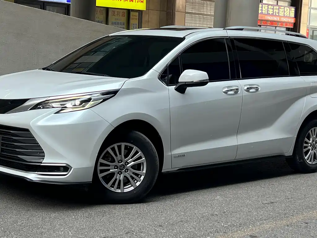 Toyota Sienna — фото 6