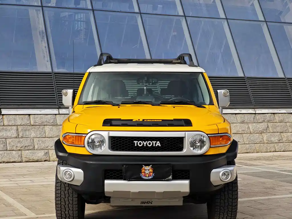 Toyota FJ Cruiser — фото 2