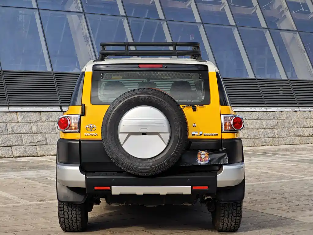 Toyota FJ Cruiser — фото 5