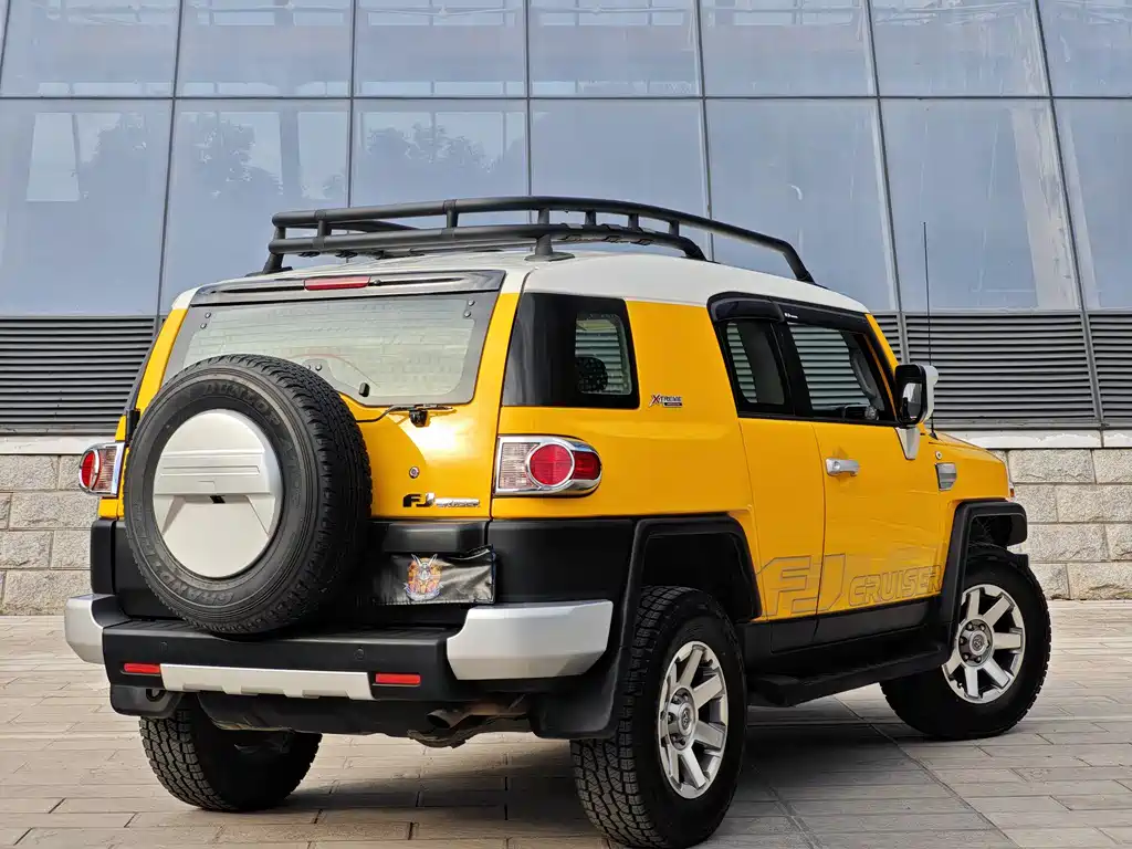 Toyota FJ Cruiser — фото 7