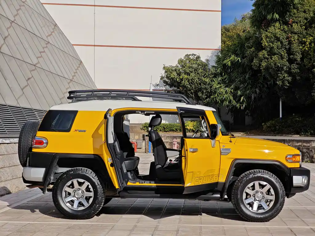 Toyota FJ Cruiser — фото 9