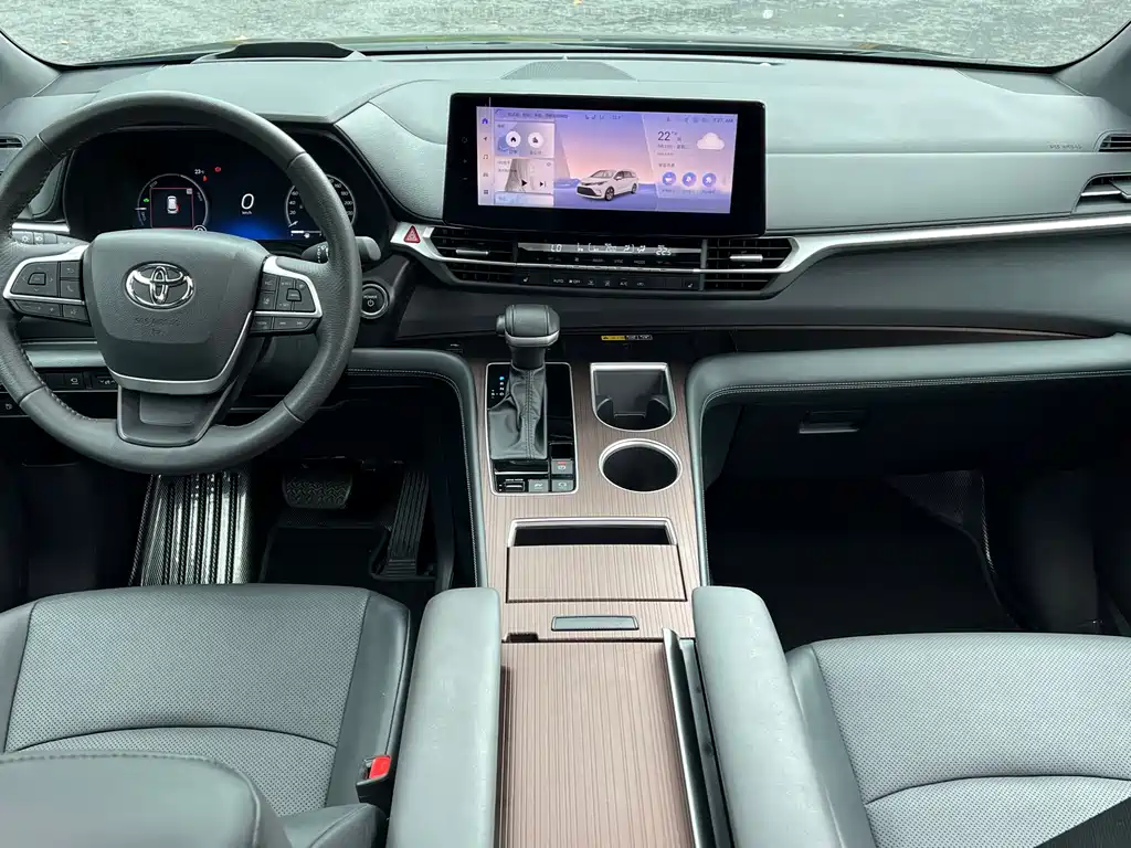 Toyota Granvia — фото 10