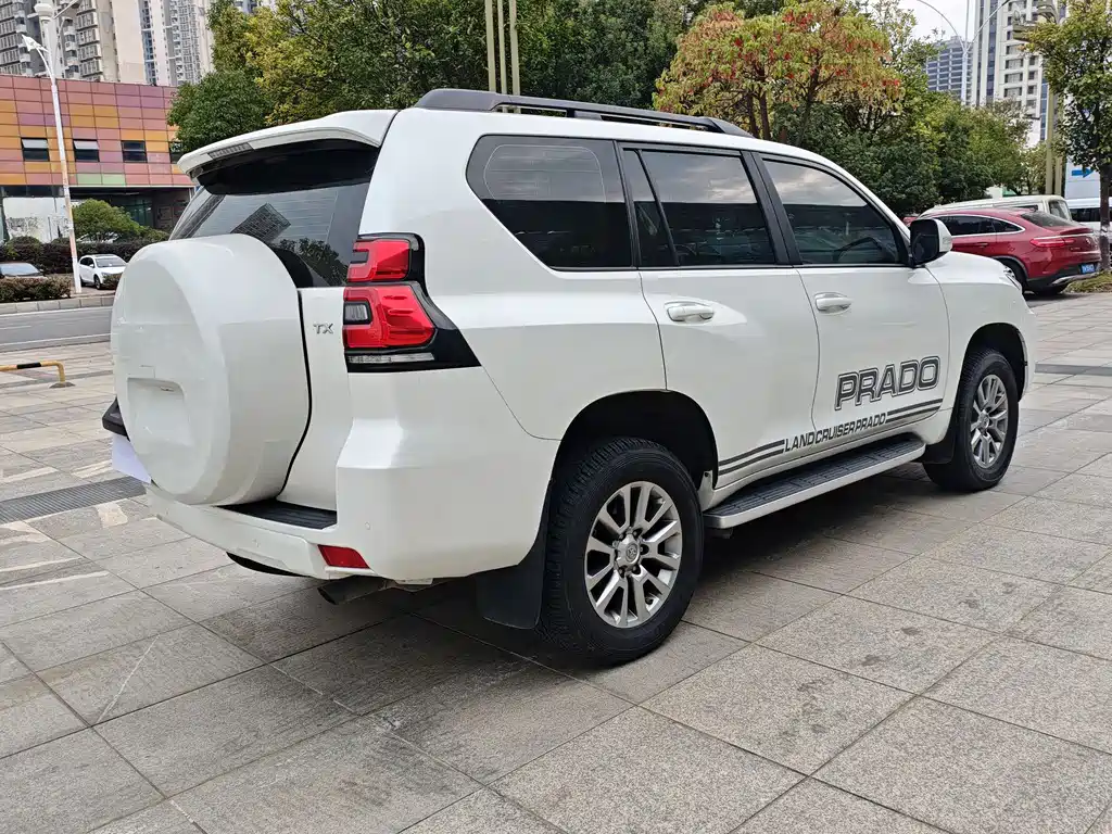 Toyota Prado — фото 6