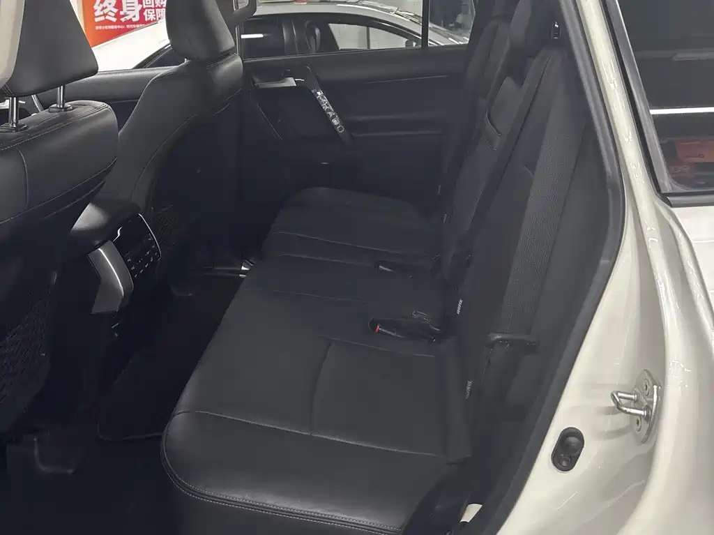 Toyota Prado — фото 11
