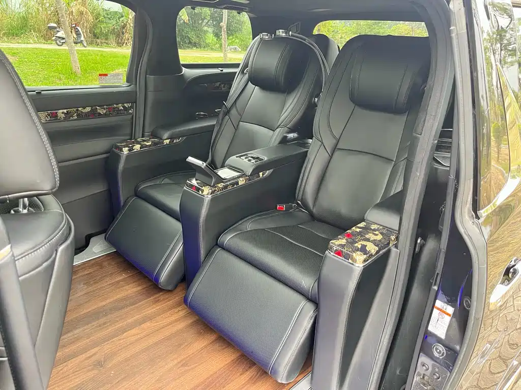 Toyota Alphard — фото 14