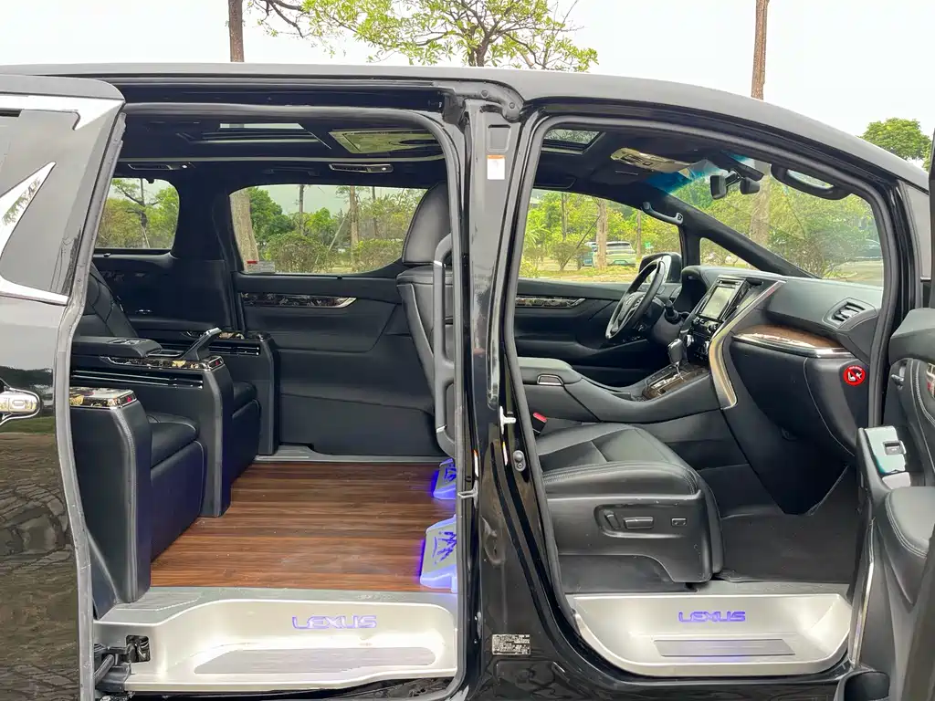 Toyota Alphard — фото 15