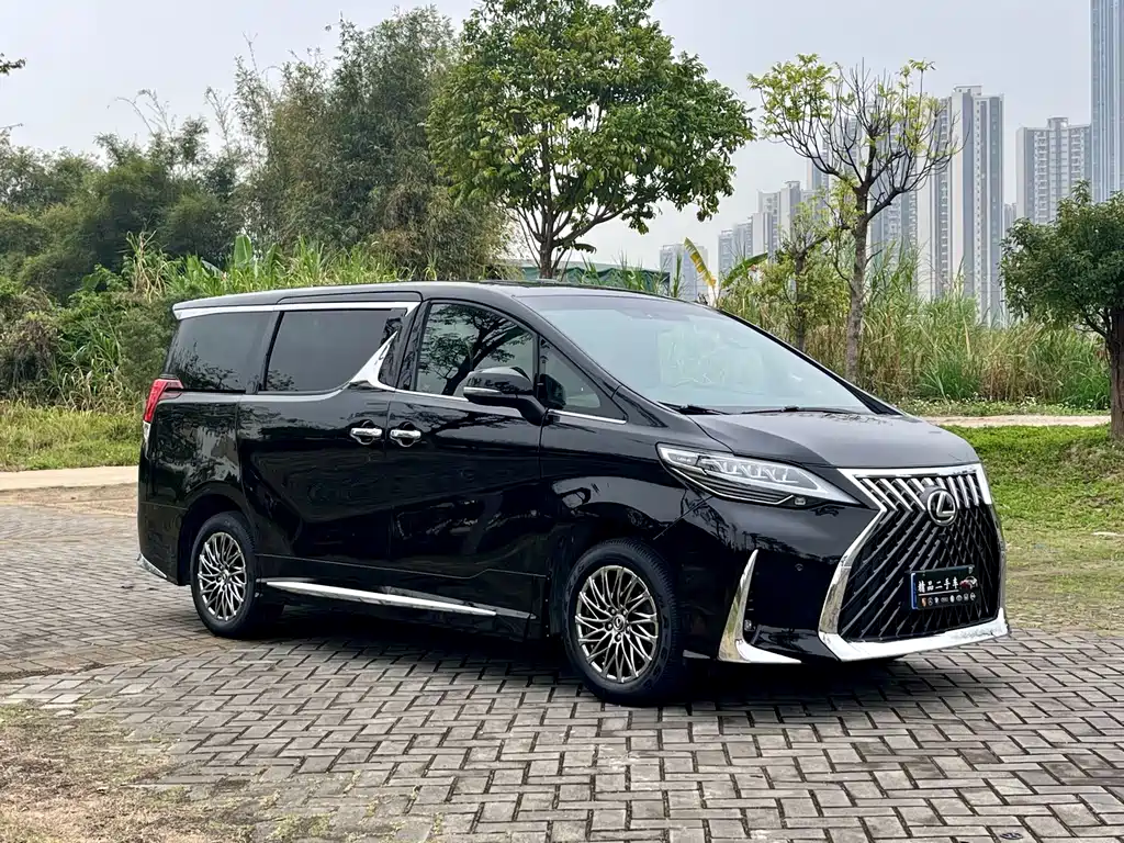 Toyota Alphard — фото 3