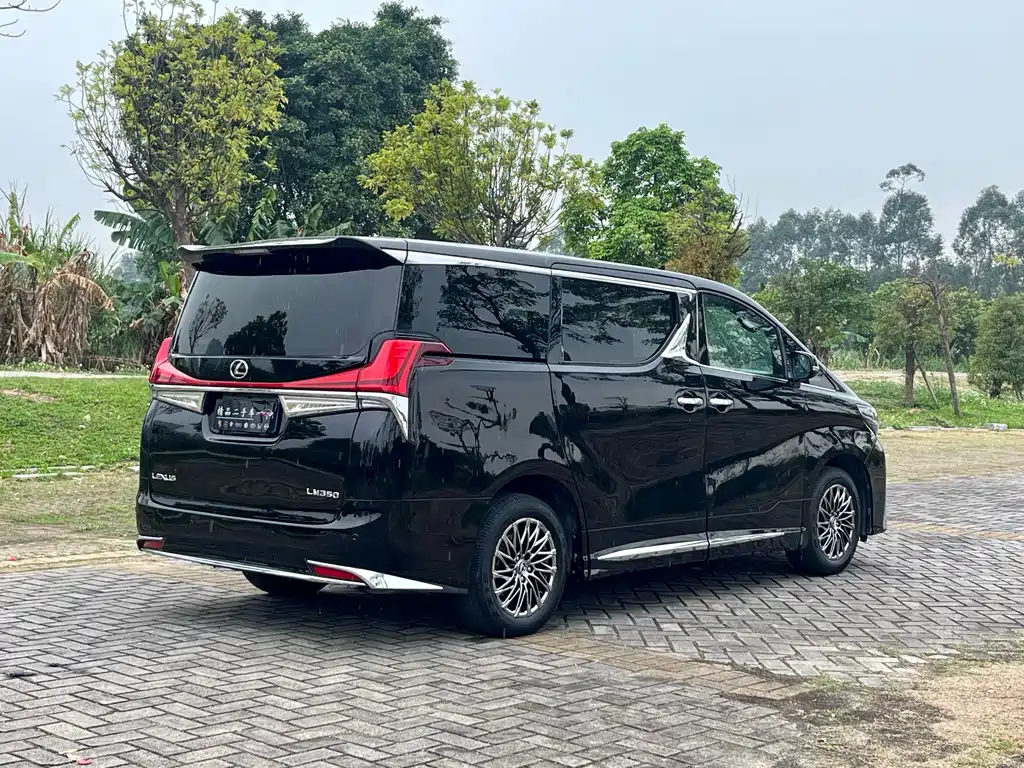 Toyota Alphard — фото 21
