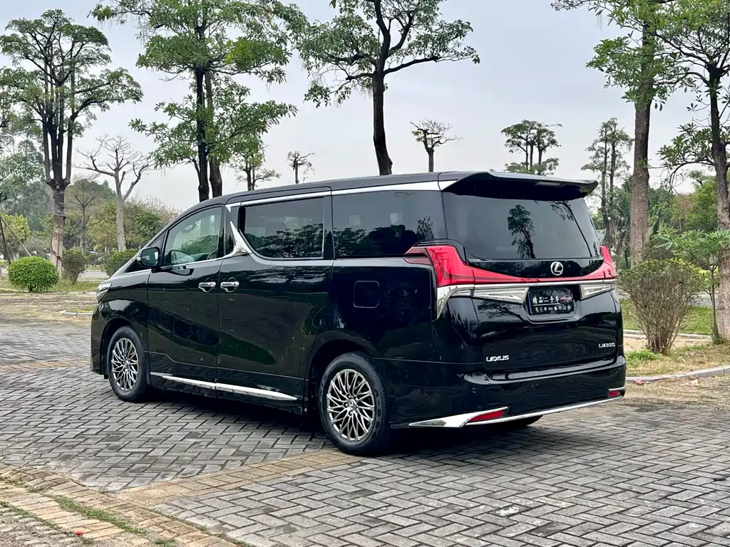 Toyota Alphard — фото 23