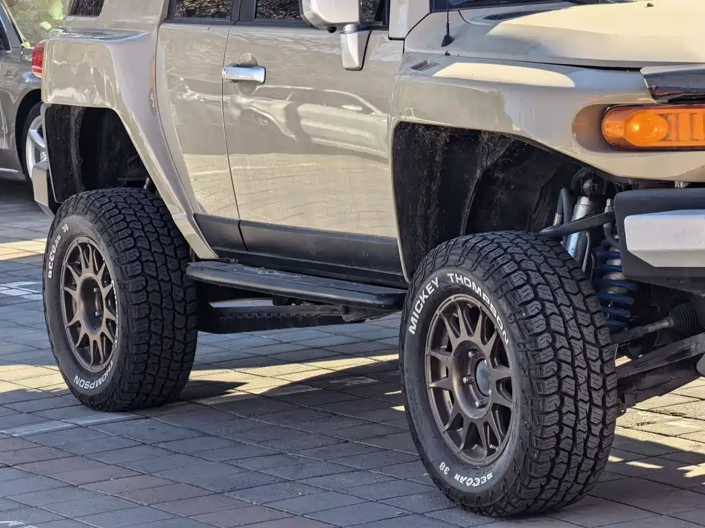Toyota FJ Cruiser — фото 4