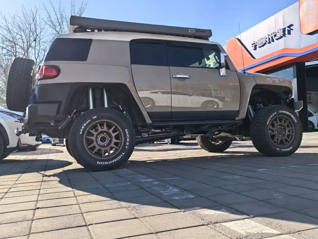 Toyota FJ Cruiser — фото 9