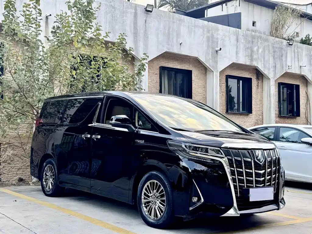 Toyota Alphard — фото 3