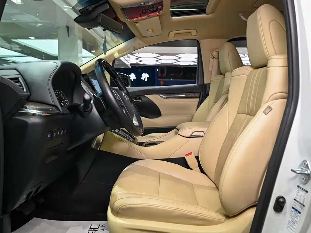 Toyota Alphard — фото 13