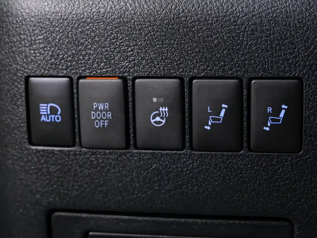 Toyota Alphard — фото 14