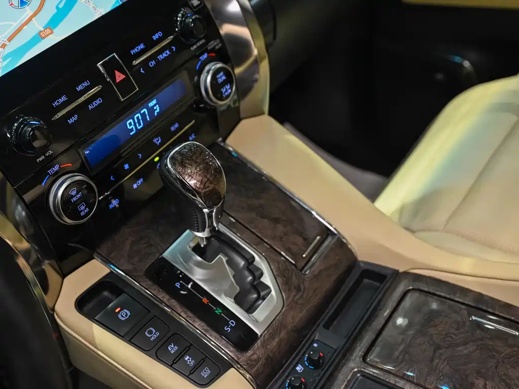 Toyota Alphard — фото 17