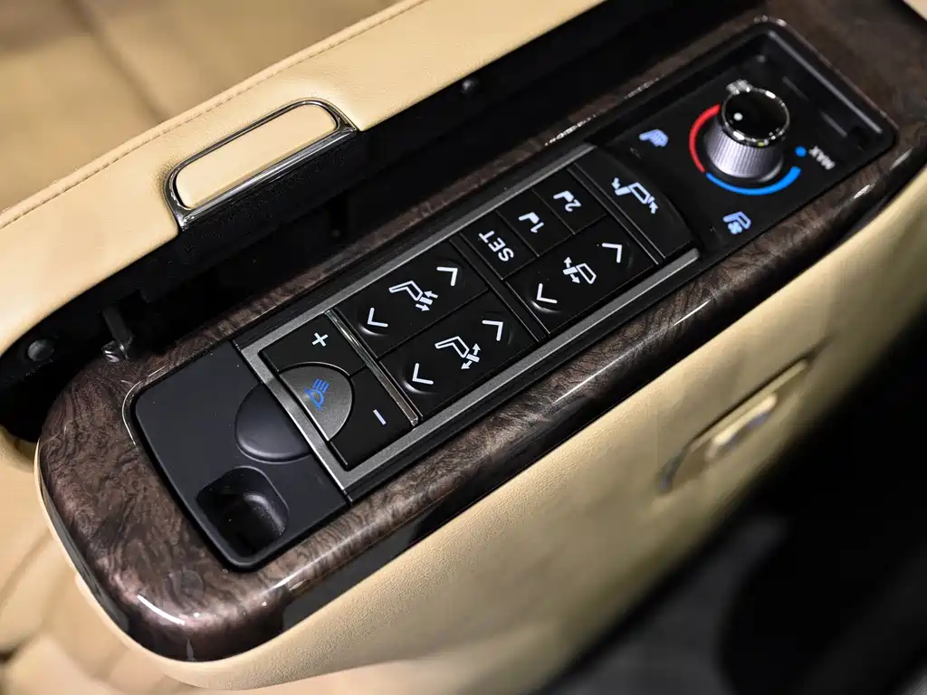 Toyota Alphard — фото 19