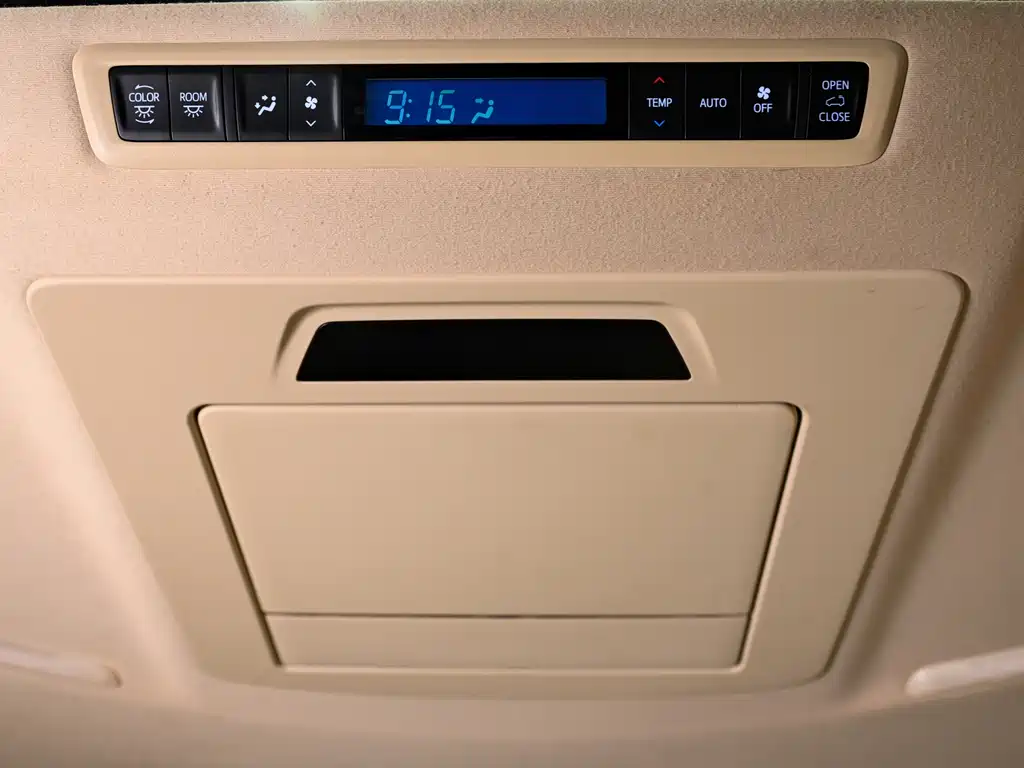 Toyota Alphard — фото 21