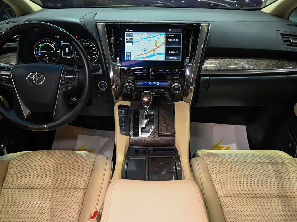 Toyota Alphard — фото 22