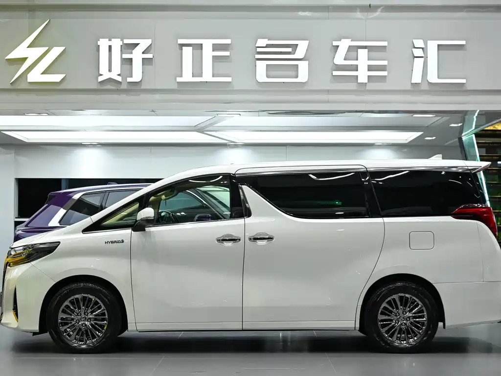 Toyota Alphard — фото 5