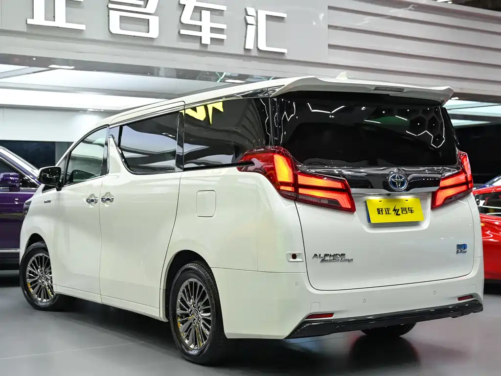 Toyota Alphard — фото 6