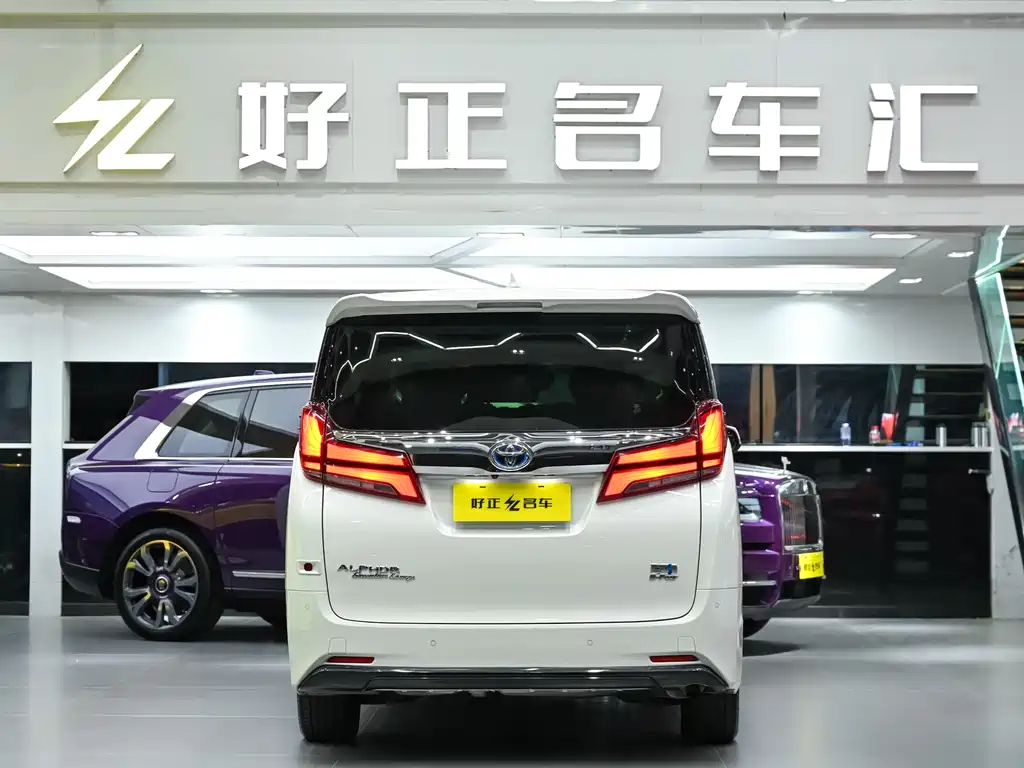 Toyota Alphard — фото 7