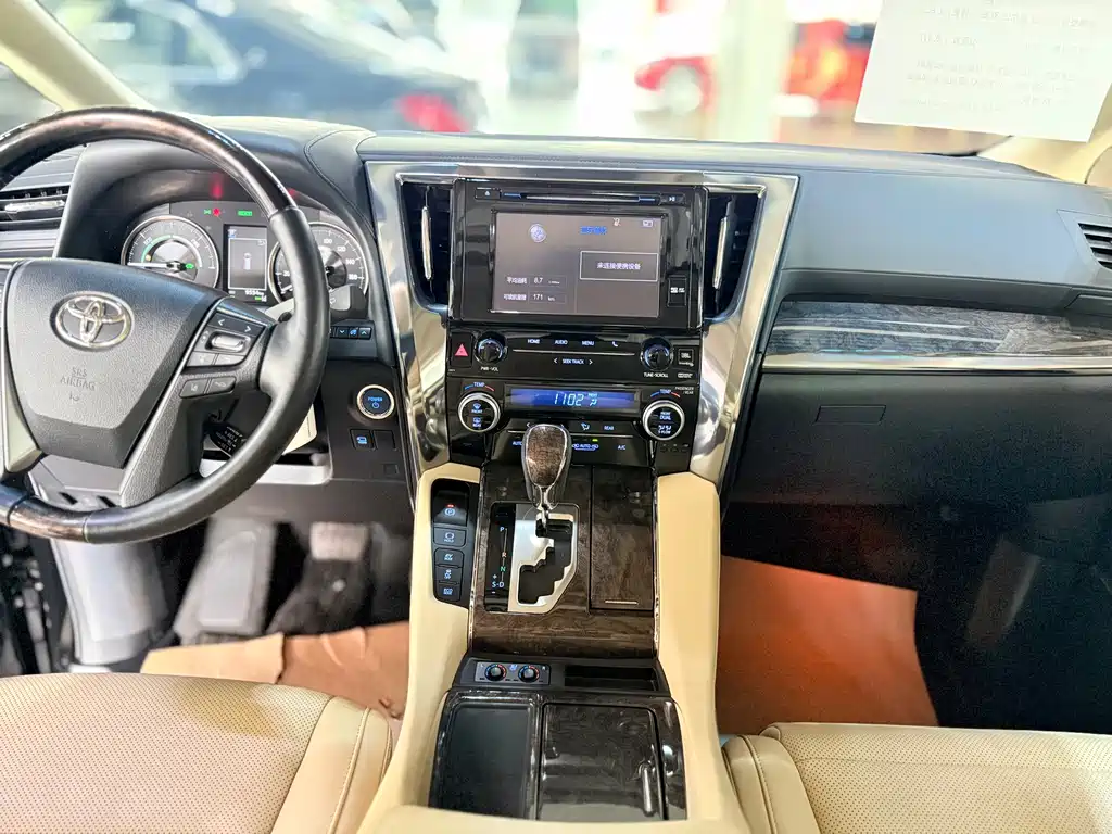 Toyota Vellfire — фото 11