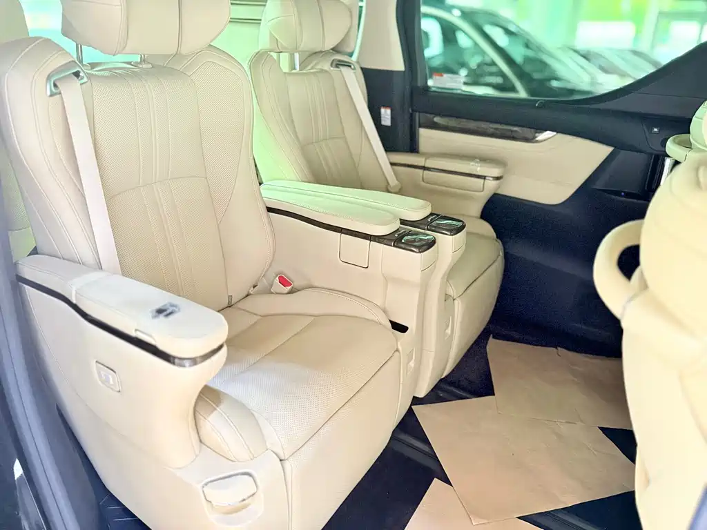 Toyota Vellfire — фото 14