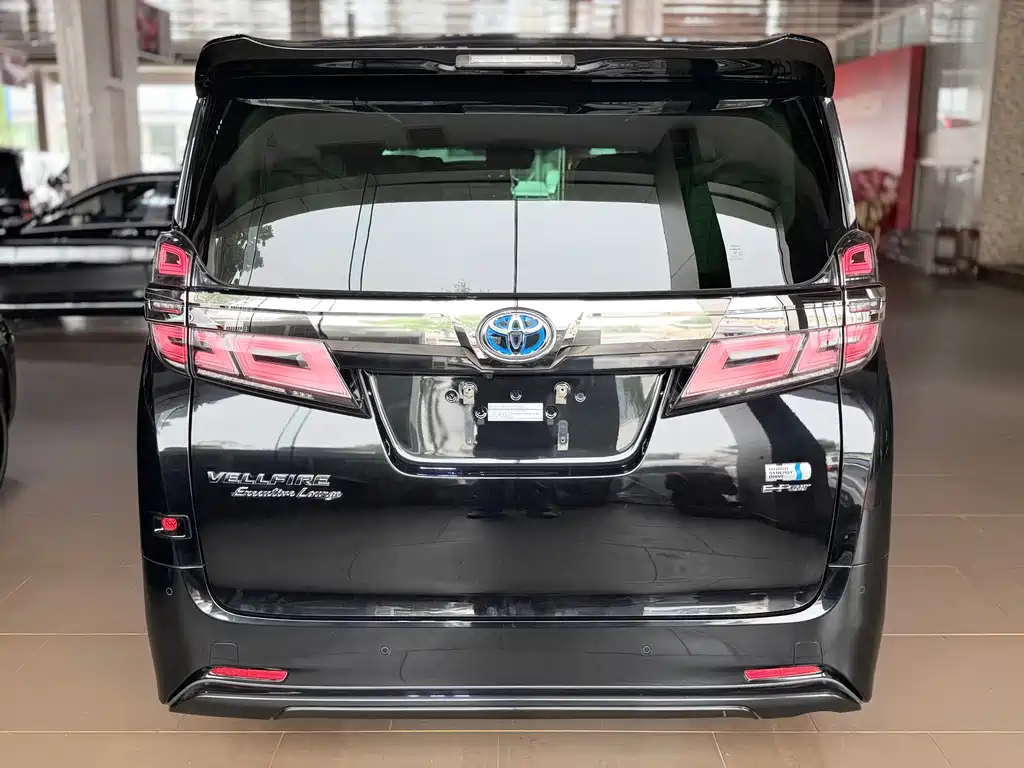 Toyota Vellfire — фото 19