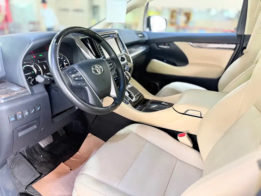 Toyota Vellfire — фото 4