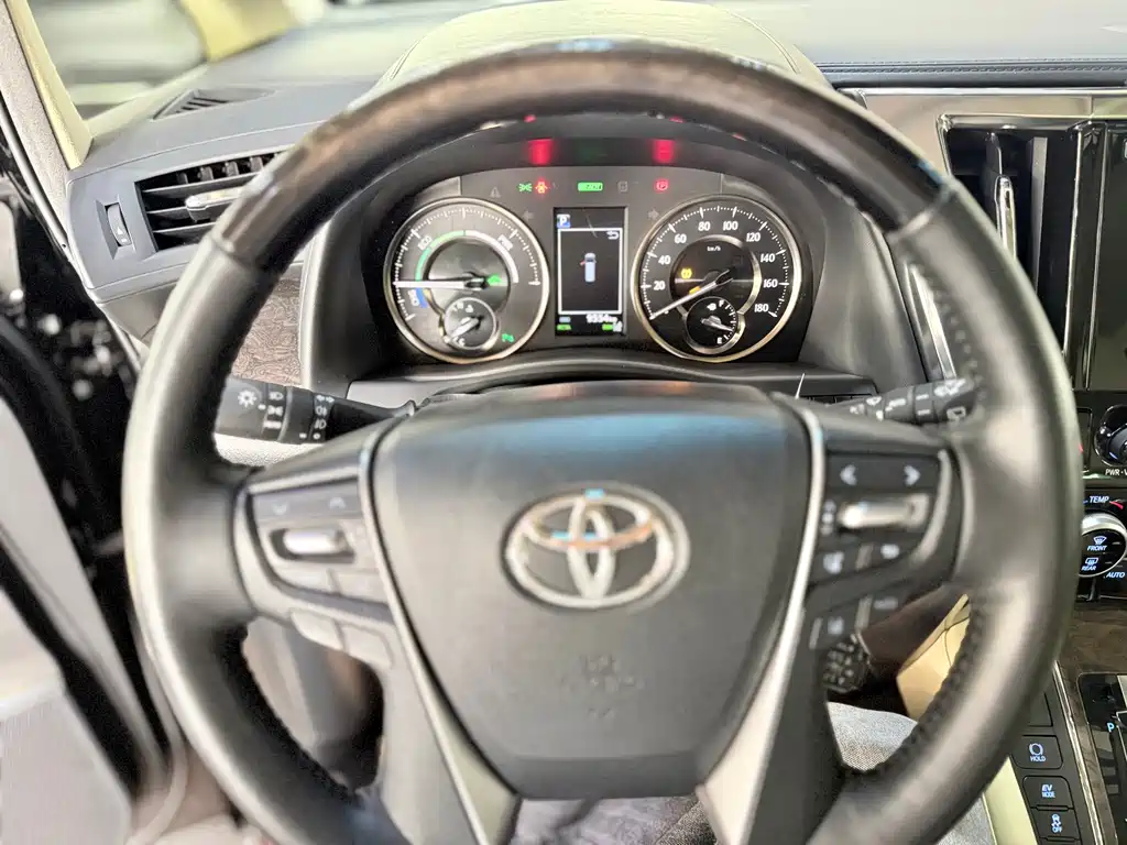 Toyota Vellfire — фото 6