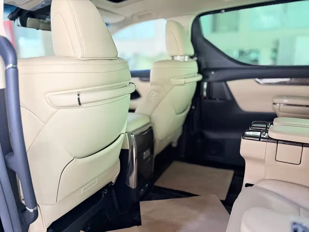 Toyota Vellfire — фото 9