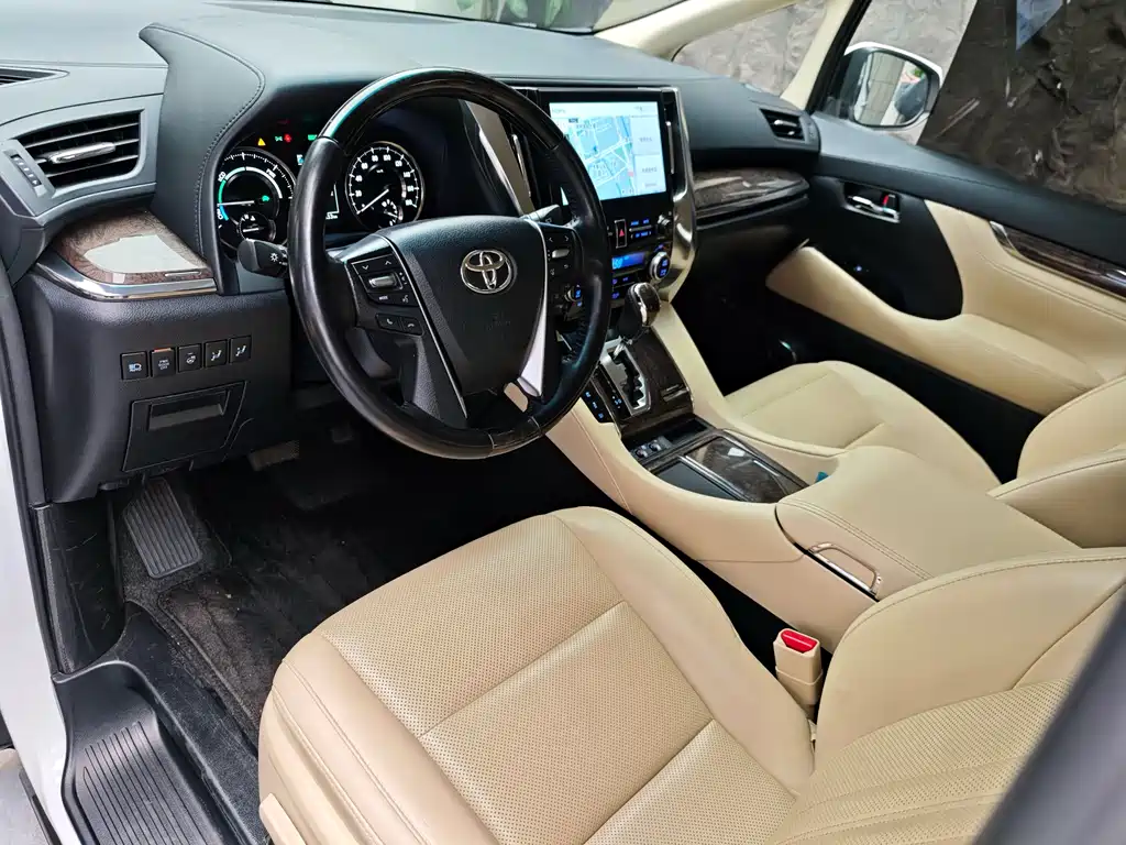 Toyota Alphard — фото 4