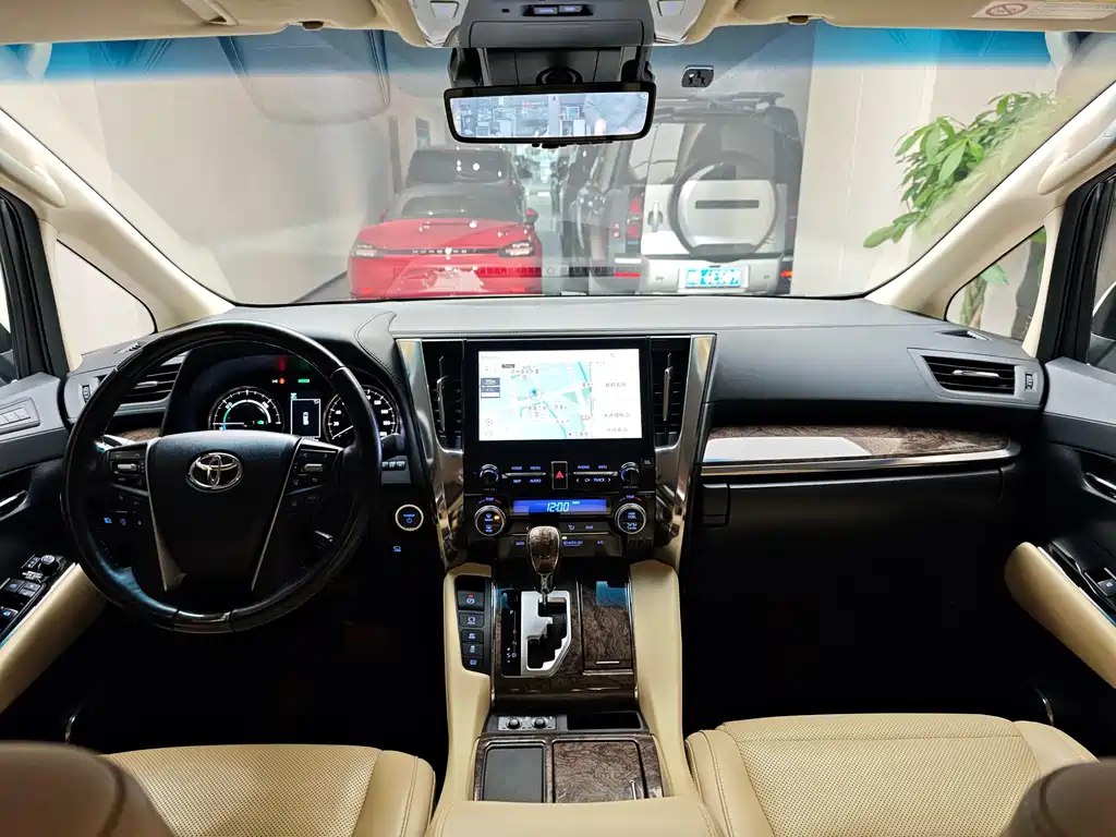 Toyota Alphard — фото 5