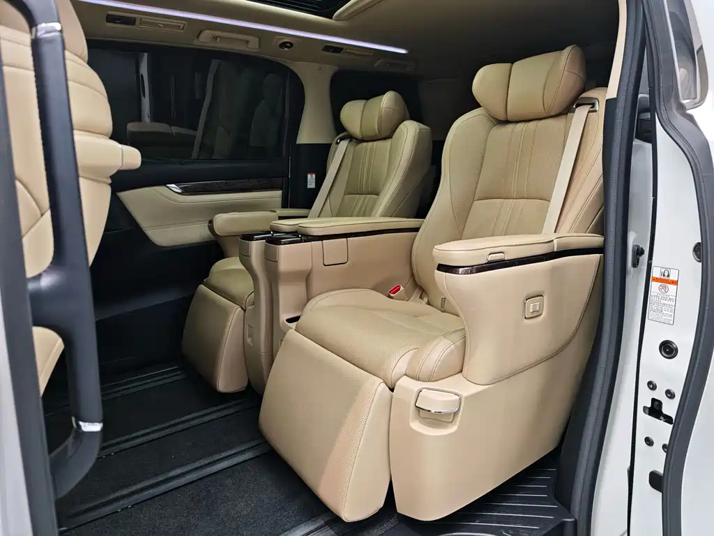 Toyota Alphard — фото 6
