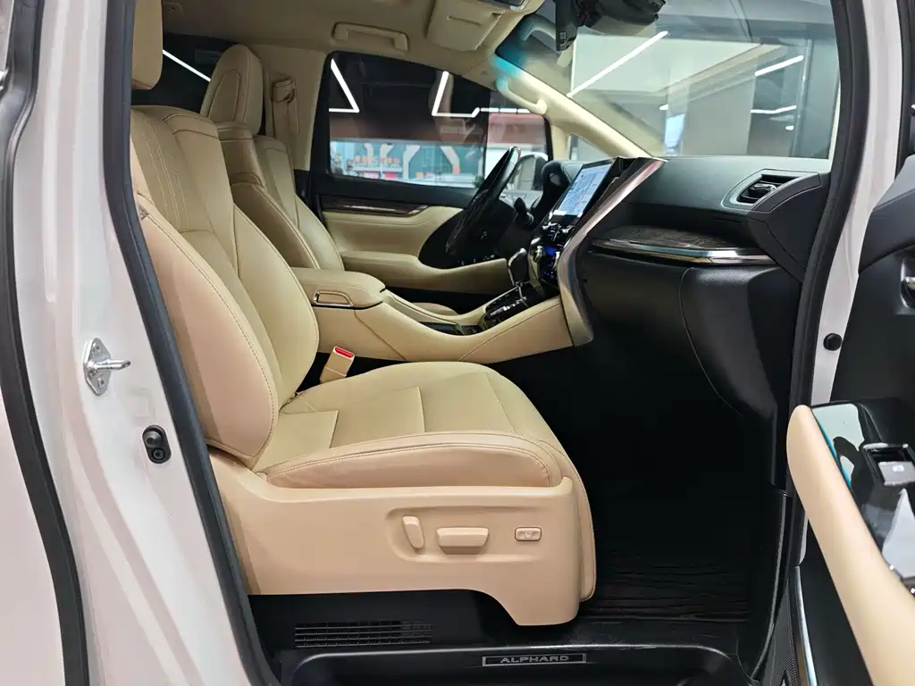 Toyota Alphard — фото 7
