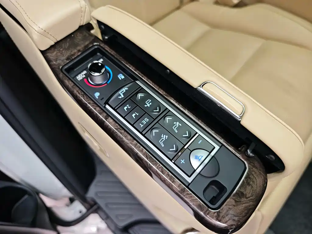 Toyota Alphard — фото 10