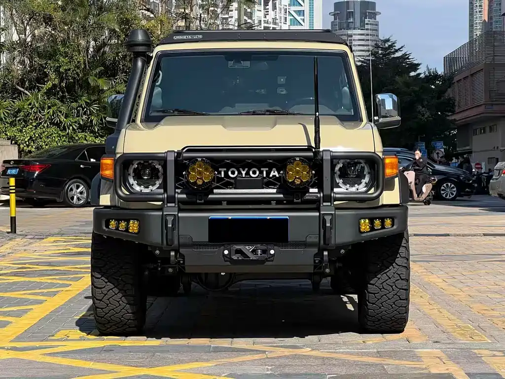Toyota Land Cruiser — фото 2