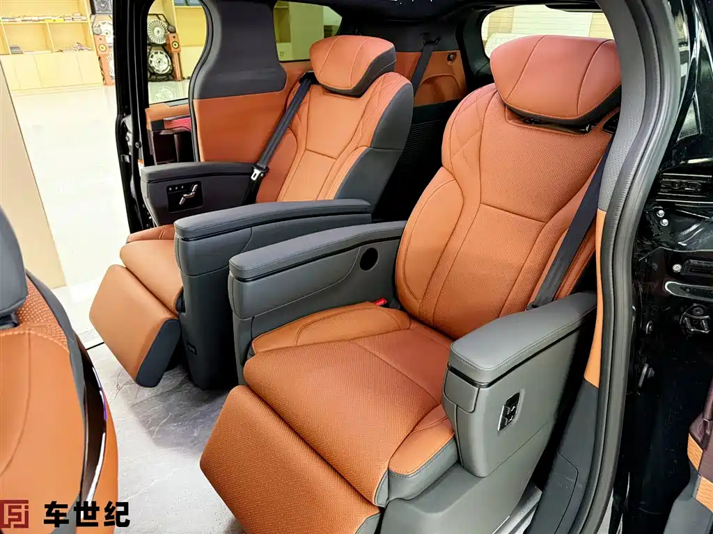 Toyota Granvia — фото 5