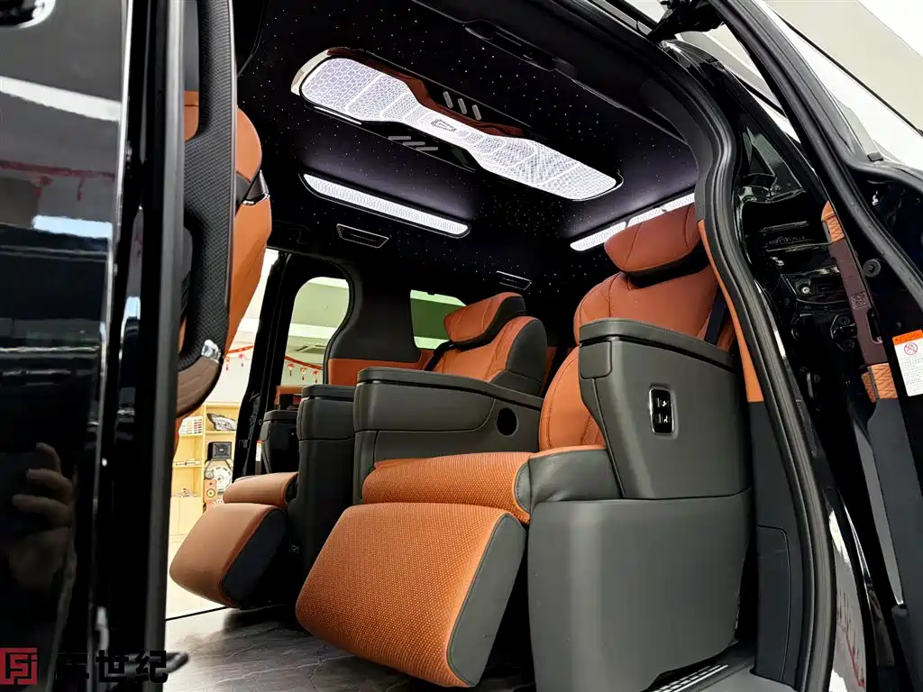 Toyota Granvia — фото 6