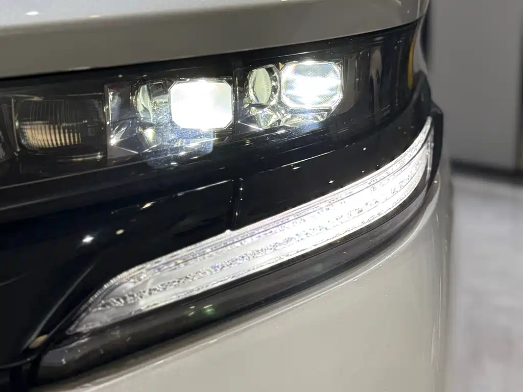 Toyota Vellfire — фото 14