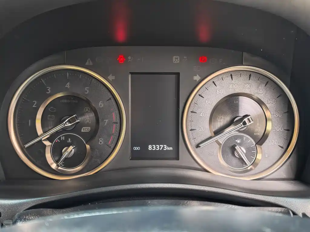 Toyota Alphard — фото 11