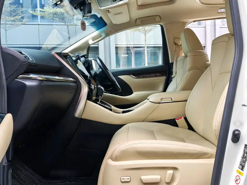 Toyota Alphard — фото 15