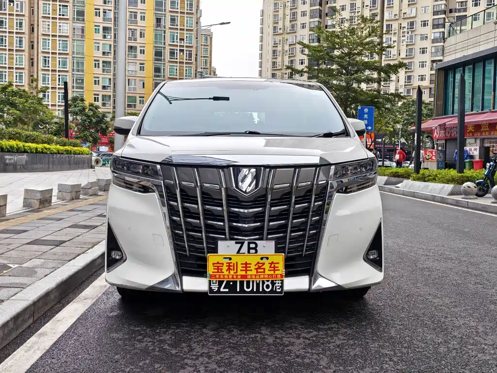 Toyota Alphard — фото 3